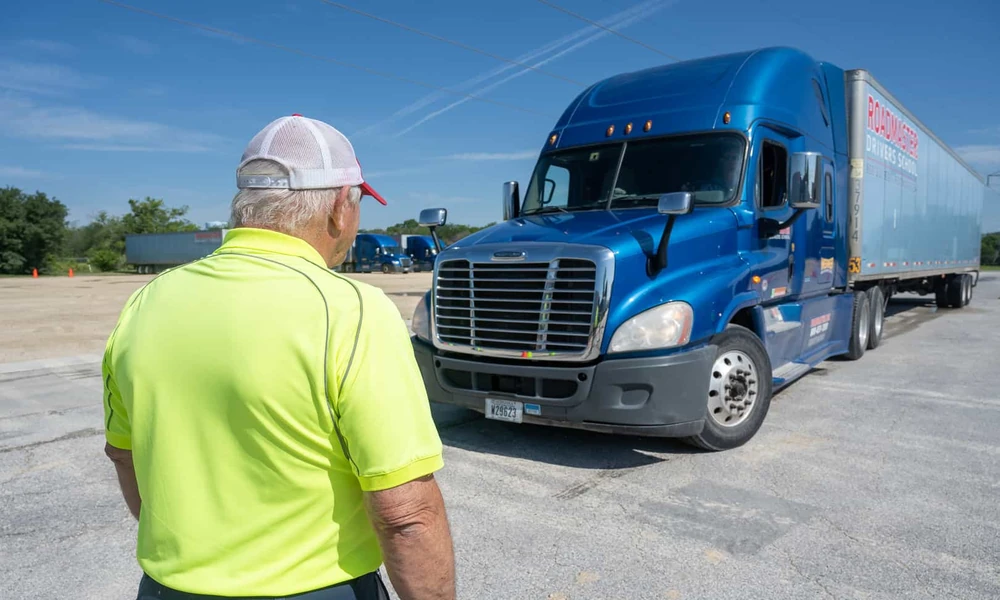 Top Considerations When Choosing a CDL Training Course Near You